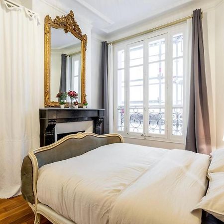 Abbesses - Superbe Appartement Avec Cheminees Parijs Buitenkant foto